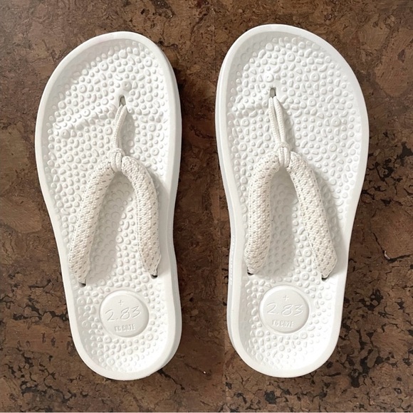 Allbirds White Sugar Zeffer Thong Flipflop Sandals - 5 - Picture 3 of 6